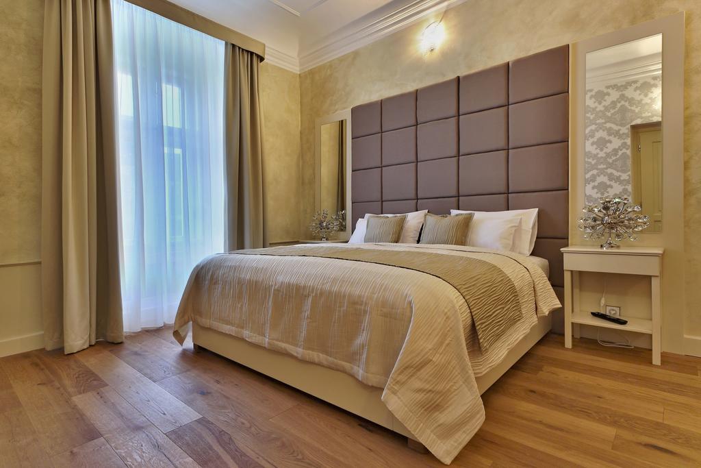 Wellness Hotel Republika 24 Apartments Plzeň Buitenkant foto