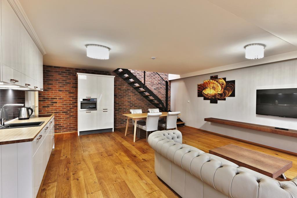 Wellness Hotel Republika 24 Apartments Plzeň Buitenkant foto