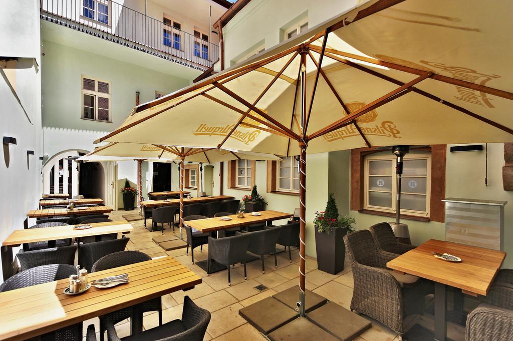 Wellness Hotel Republika 24 Apartments Plzeň Buitenkant foto