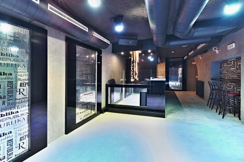 Wellness Hotel Republika 24 Apartments Plzeň Buitenkant foto