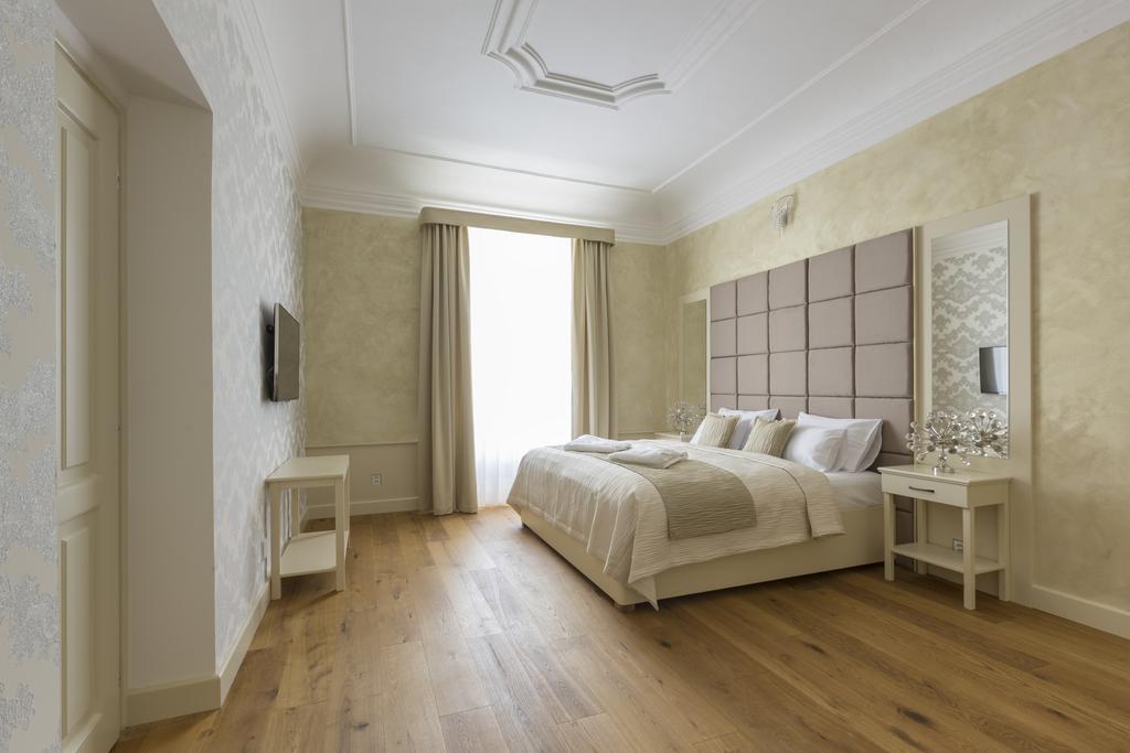 Wellness Hotel Republika 24 Apartments Plzeň Buitenkant foto