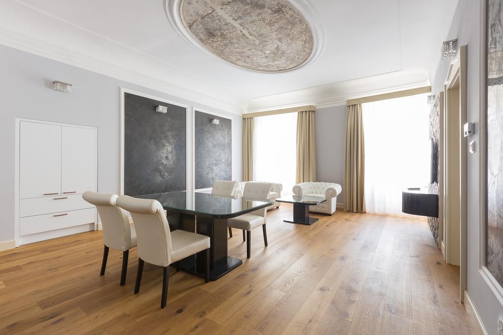 Wellness Hotel Republika 24 Apartments Plzeň Buitenkant foto