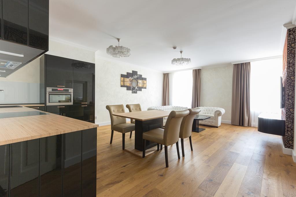 Wellness Hotel Republika 24 Apartments Plzeň Buitenkant foto