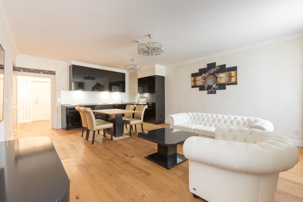 Wellness Hotel Republika 24 Apartments Plzeň Buitenkant foto