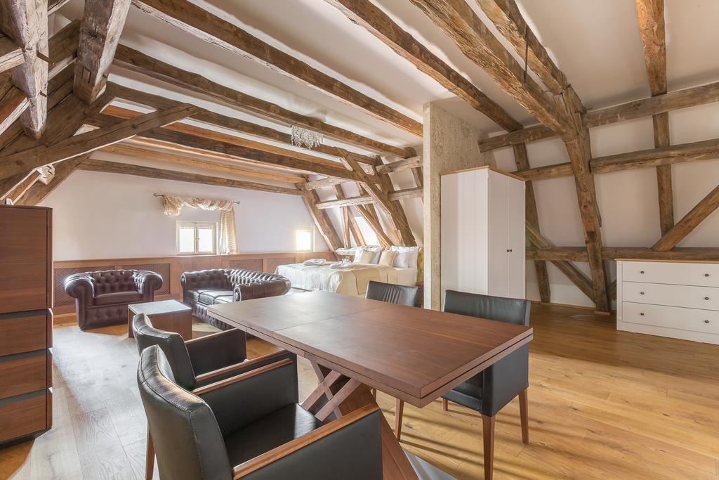 Wellness Hotel Republika 24 Apartments Plzeň Buitenkant foto